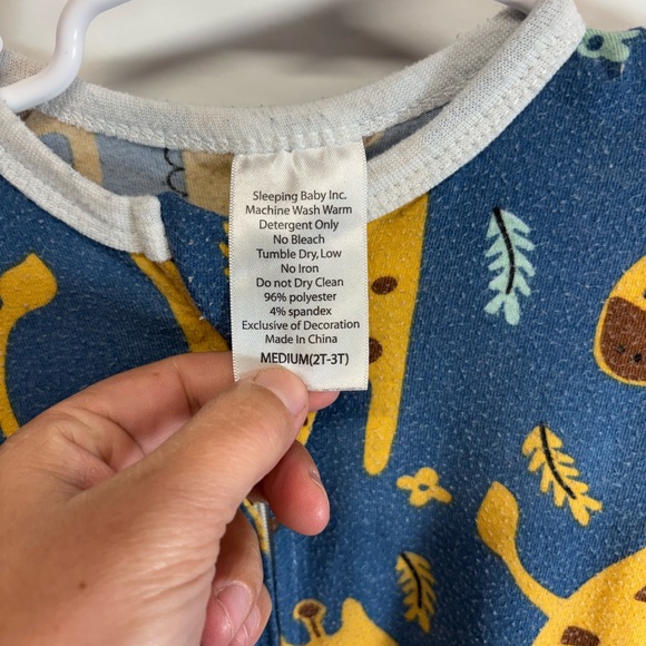 Sleeping Baby Zipadee Zip Blue Giraffe Print Flying Squirrel Size Medium - Picture 3 of 5